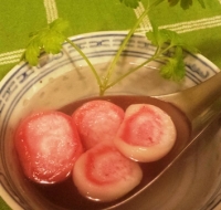 您知道冬至為何要吃湯圓-相傳冬至吃湯圓由來台灣民間故事:人們選擇冬至吃湯圓作為牠的生日!