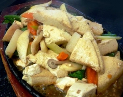 素食家常菜鐵板豆腐料理-素食家常鐵板豆腐做法要訣:健康素食鐵板豆腐食譜營養又美味老少咸宜!
